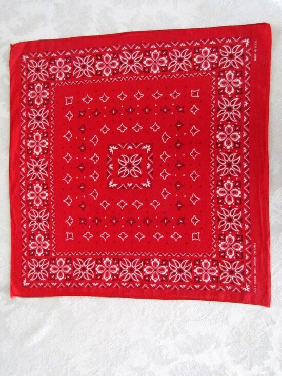 RED COTTON BANDANA, MADE in USA - THE REAL THING! 20" SOFT VINTAGE COWBOY RODEO - Picture 3 of 3